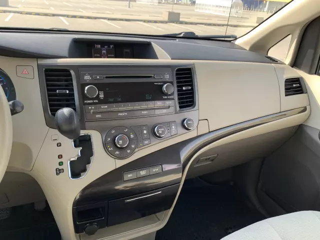 TOYOTA Sienna 