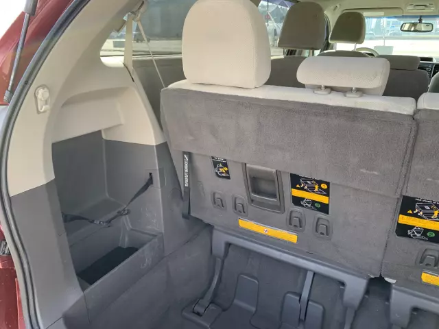 TOYOTA Sienna 