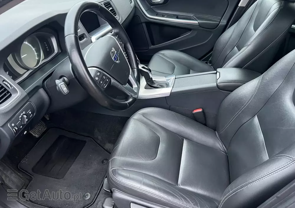VOLVO V60 D4 Drive-E Momentum