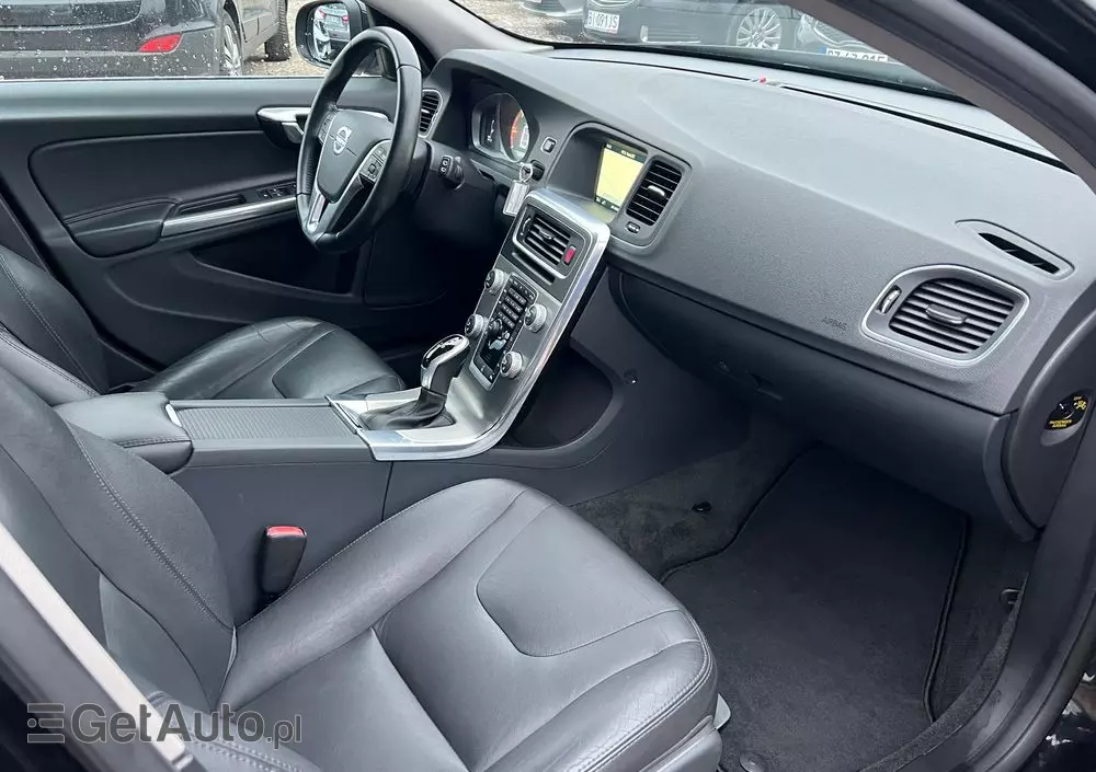VOLVO V60 D4 Drive-E Momentum