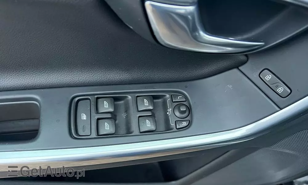 VOLVO V60 D4 Drive-E Momentum