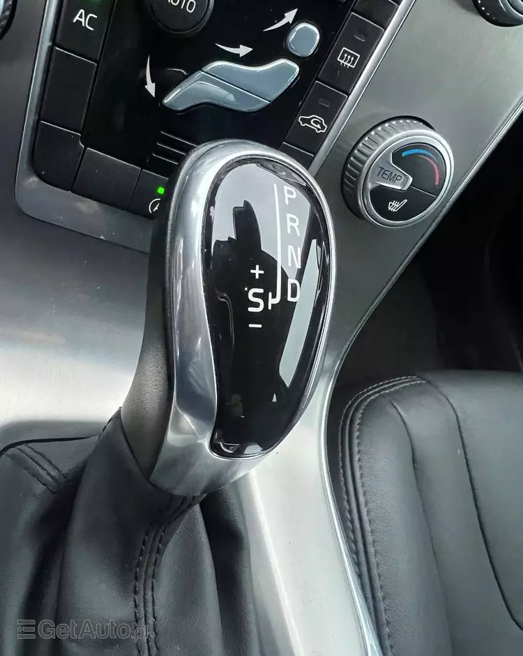 VOLVO V60 D4 Drive-E Momentum