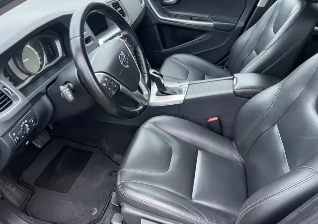 VOLVO V60 D4 Drive-E Momentum
