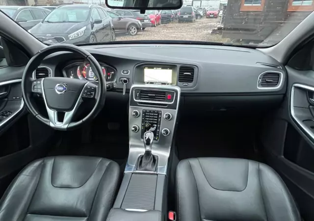 VOLVO V60 D4 Drive-E Momentum