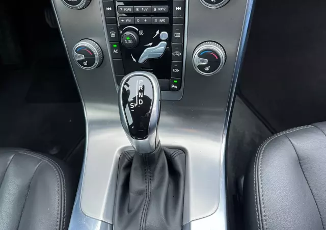 VOLVO V60 D4 Drive-E Momentum