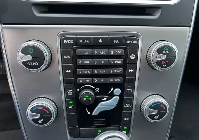 VOLVO V60 D4 Drive-E Momentum