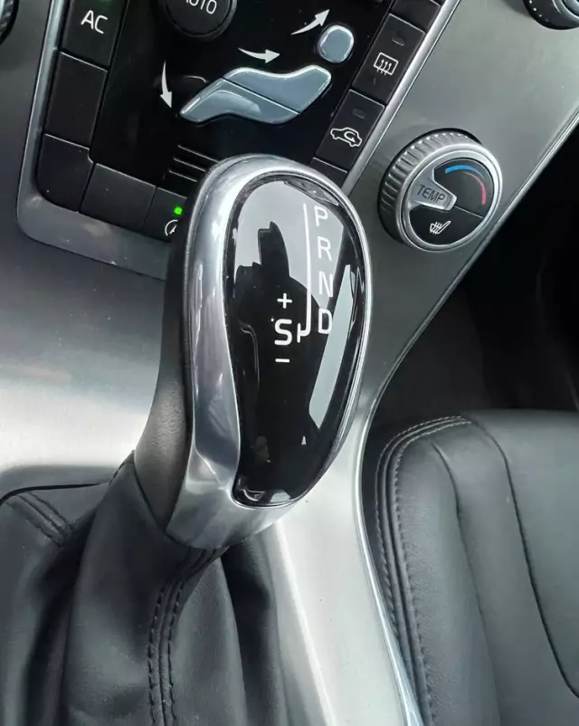 VOLVO V60 D4 Drive-E Momentum