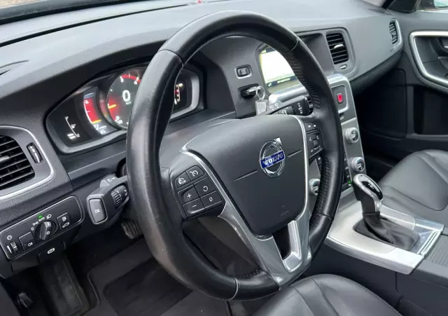 VOLVO V60 D4 Drive-E Momentum