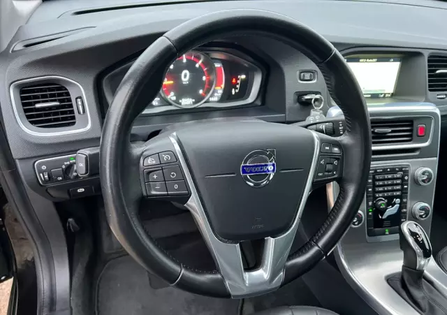 VOLVO V60 D4 Drive-E Momentum