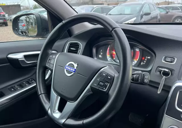 VOLVO V60 D4 Drive-E Momentum