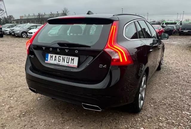 VOLVO V60 D4 Drive-E Momentum