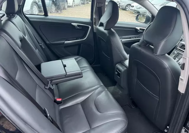 VOLVO V60 D4 Drive-E Momentum