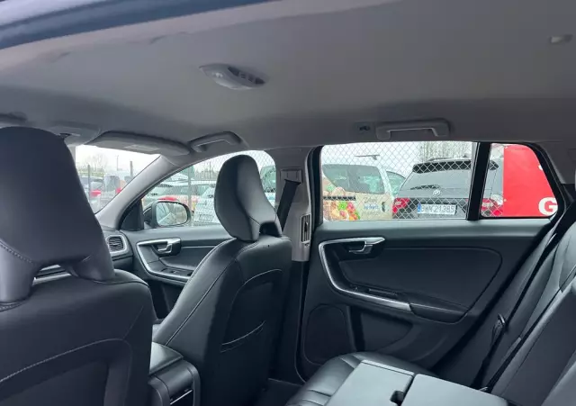 VOLVO V60 D4 Drive-E Momentum