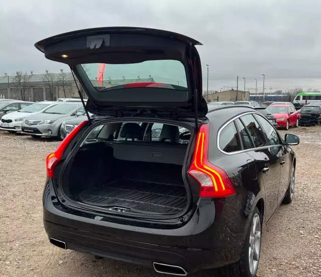 VOLVO V60 D4 Drive-E Momentum