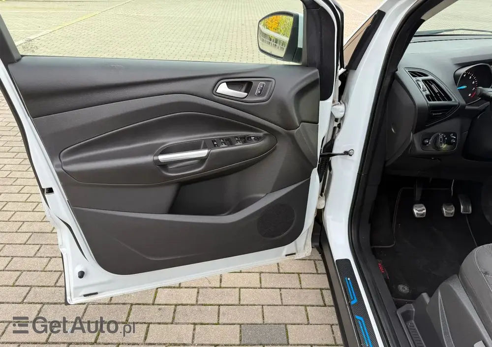 FORD Kuga 1.6 EcoBoost 2x4 Titanium