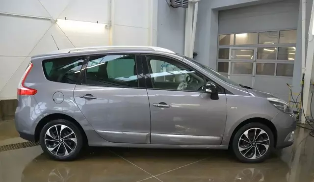 RENAULT Grand Scenic 