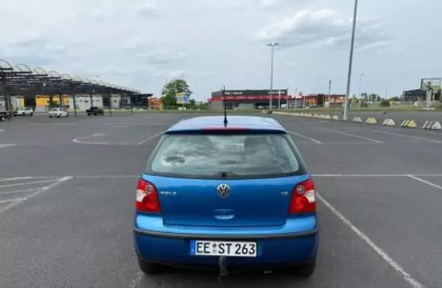 VOLKSWAGEN Polo 