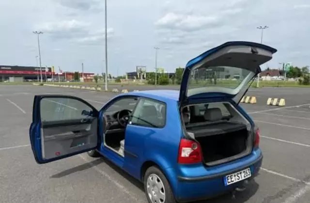 VOLKSWAGEN Polo 