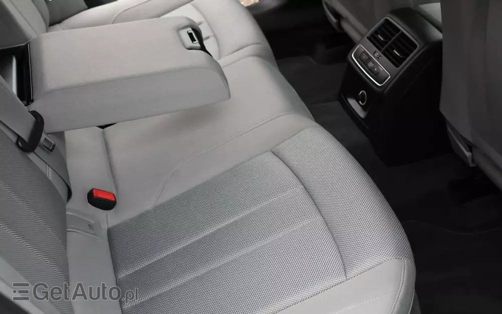 AUDI A4 Avant 2.0 TDI ultra S tronic