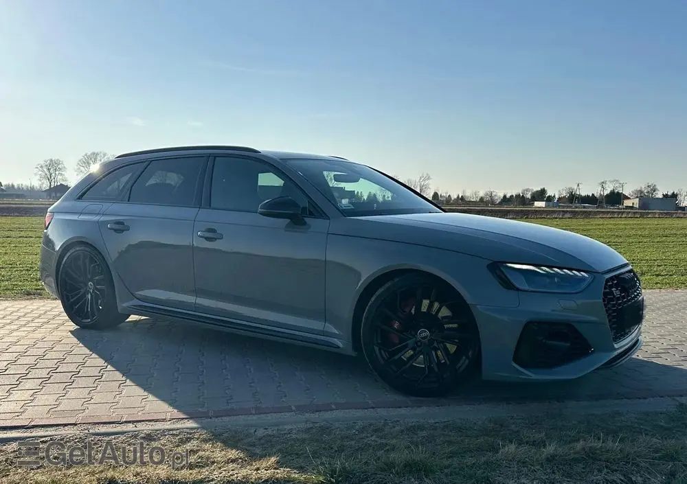 AUDI RS4 Avant 