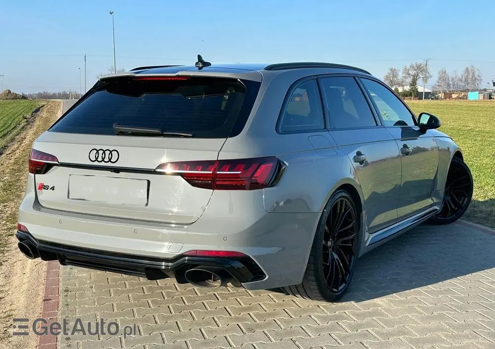 AUDI RS4 Avant 