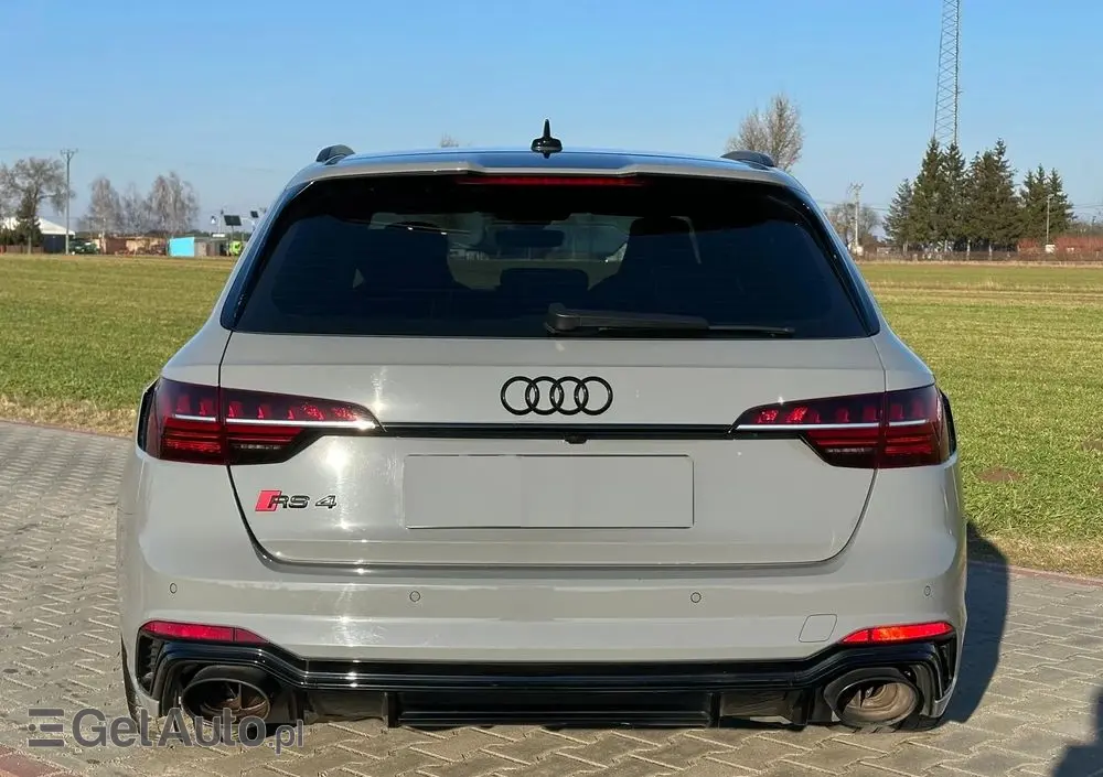AUDI RS4 Avant 