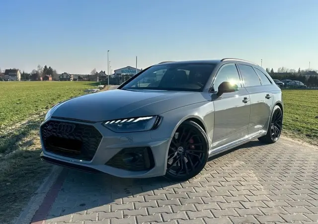 AUDI RS4 Avant 