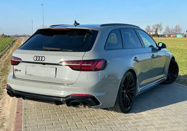 AUDI RS4 Avant 