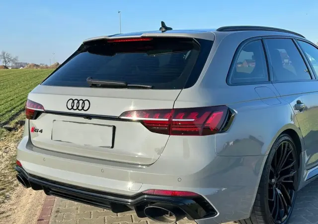AUDI RS4 Avant 
