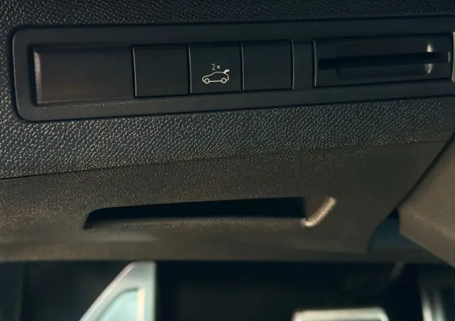 PEUGEOT 3008 2.0 BlueHDi GT S&S EAT8