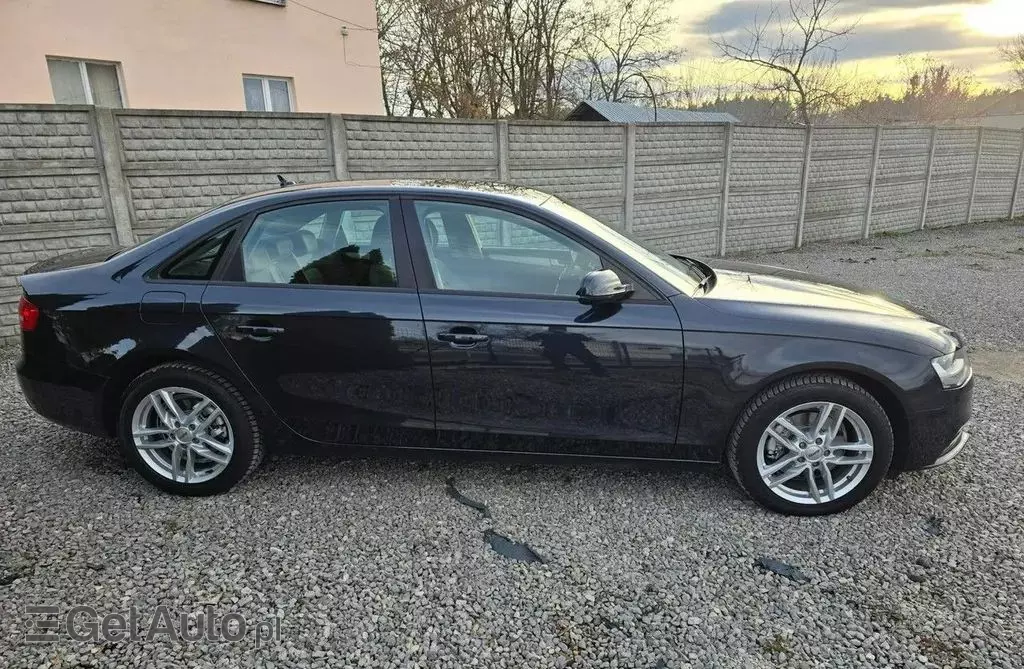 AUDI A4 
