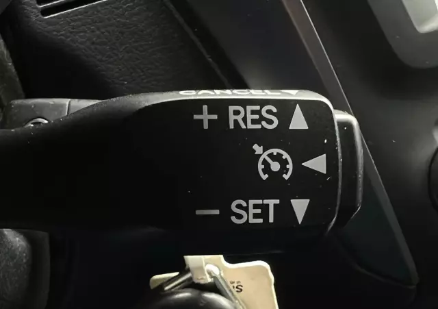 TOYOTA Avensis 2.0 D-4D Premium