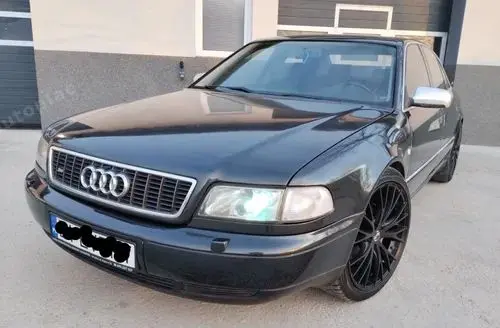 AUDI A8 