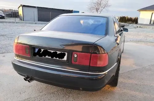 AUDI A8 