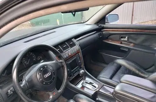 AUDI A8 