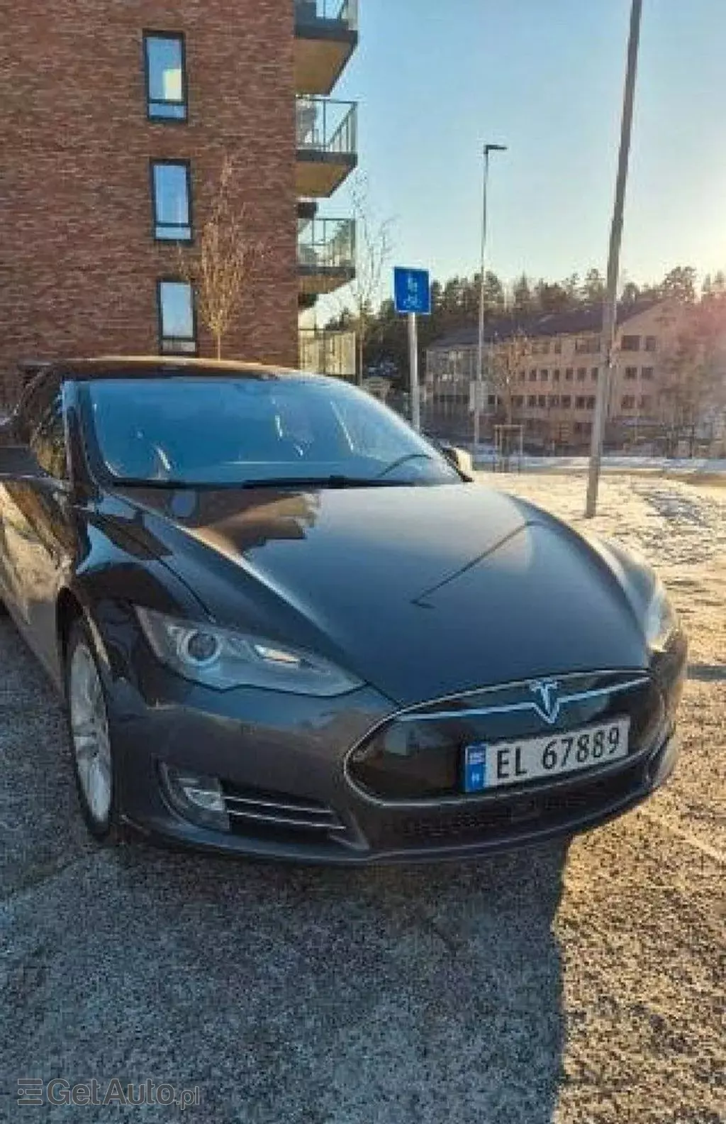 TESLA Model S 