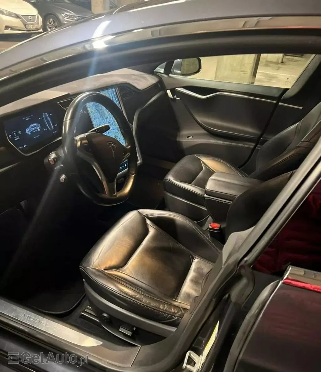 TESLA Model S 