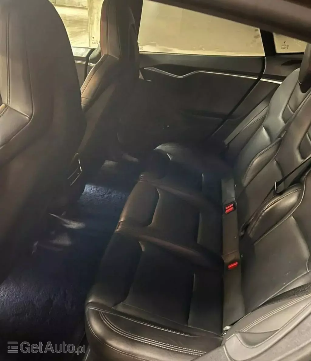 TESLA Model S 