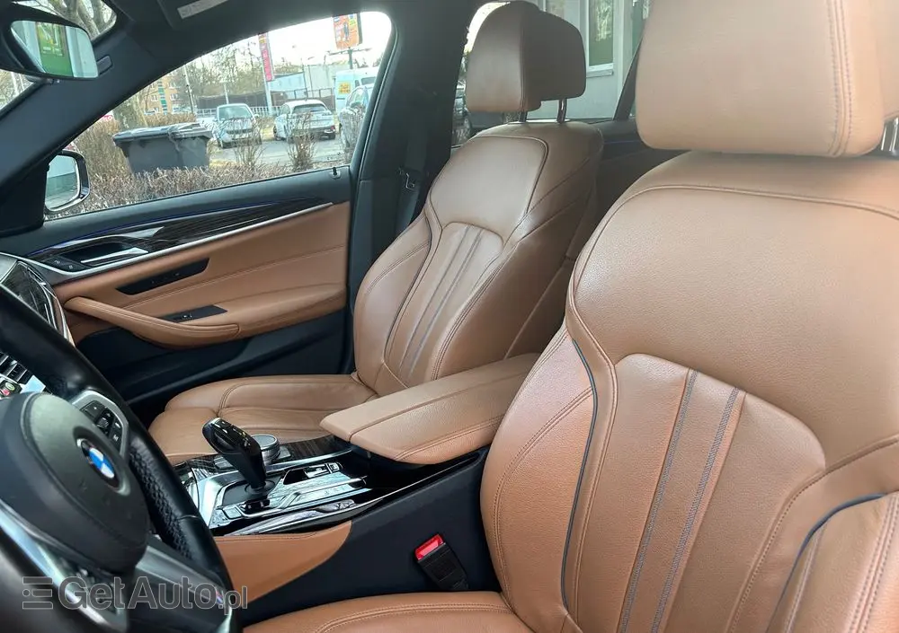 BMW Seria 5 520d xDrive M Sport sport