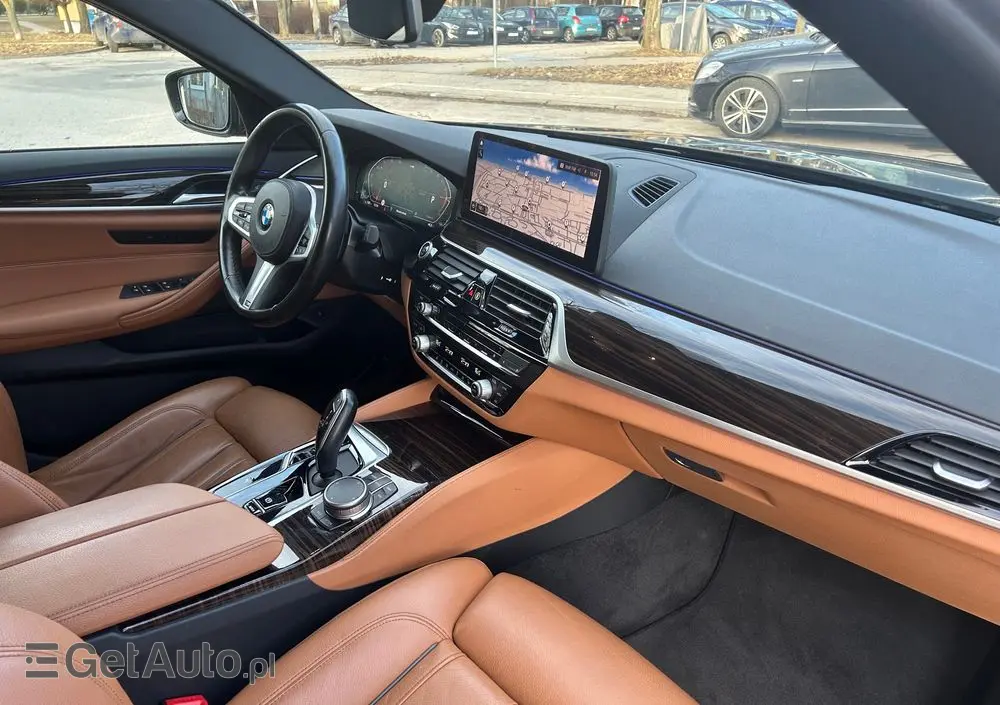 BMW Seria 5 520d xDrive M Sport sport