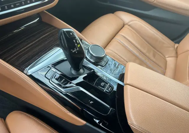 BMW Seria 5 520d xDrive M Sport sport