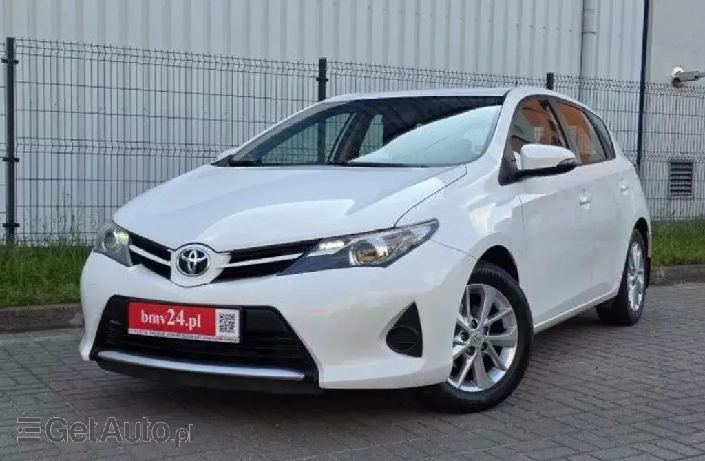 TOYOTA Auris 