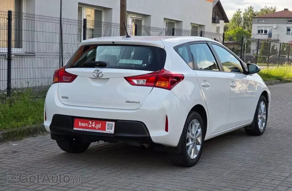 TOYOTA Auris 