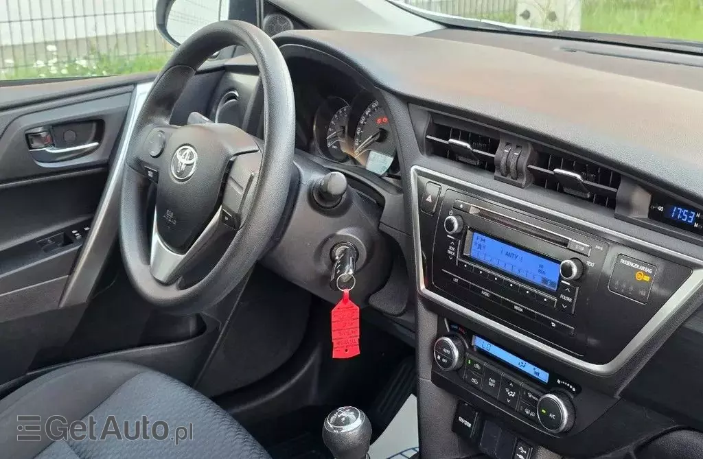 TOYOTA Auris 