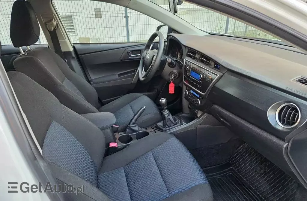 TOYOTA Auris 