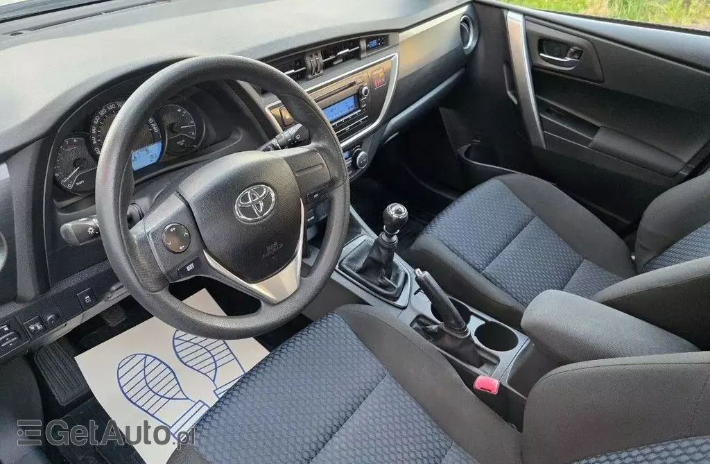 TOYOTA Auris 