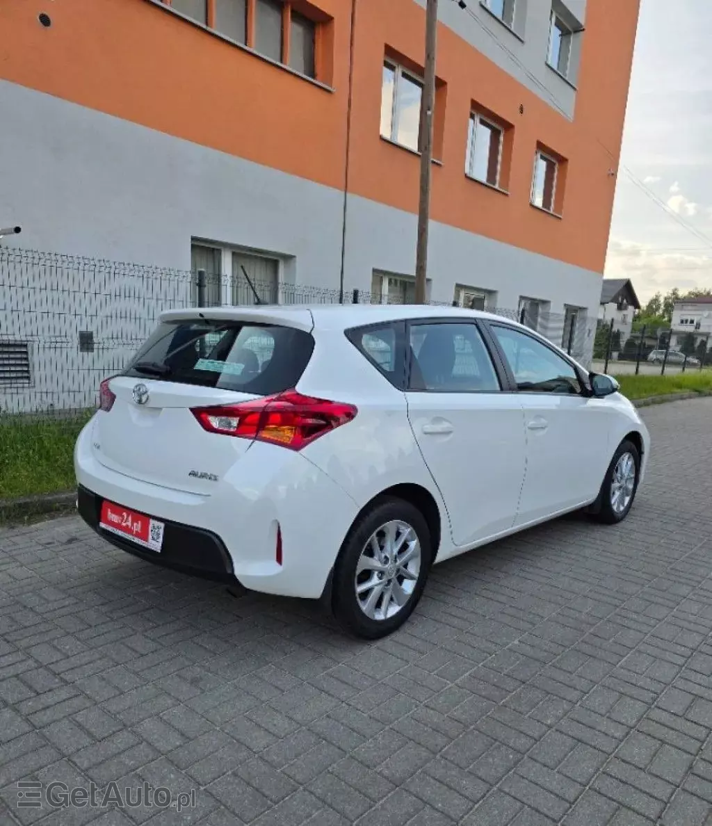 TOYOTA Auris 