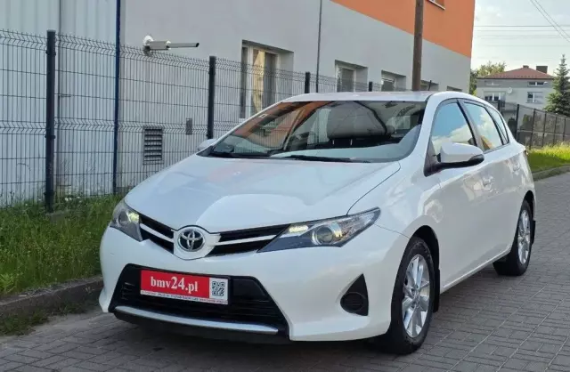 TOYOTA Auris 