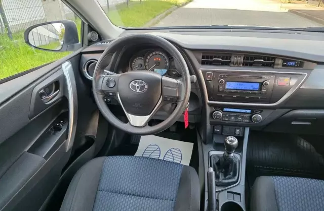 TOYOTA Auris 