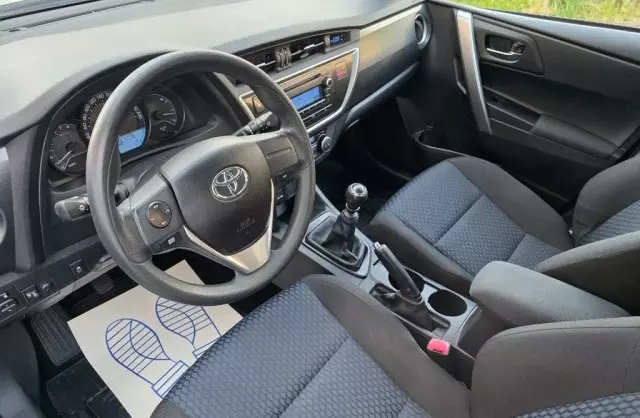TOYOTA Auris 